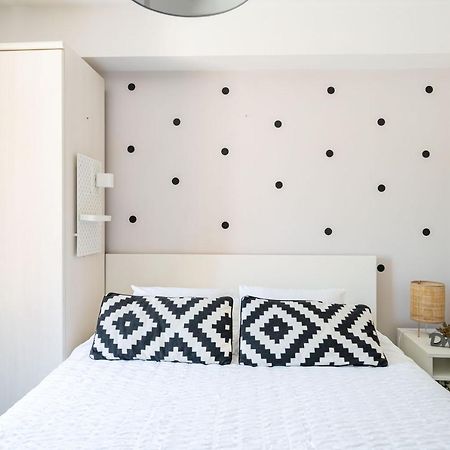 Stay U-Nique Studio Apartment In Orasac Esterno foto