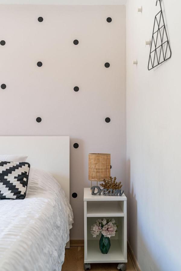 Stay U-Nique Studio Apartment In Orasac Esterno foto