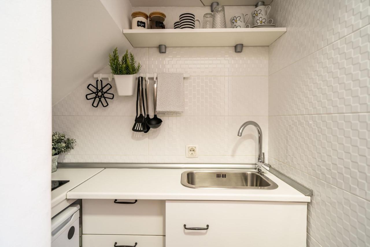 Stay U-Nique Studio Apartment In Orasac Esterno foto