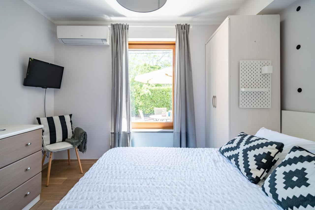 Stay U-Nique Studio Apartment In Orasac Esterno foto